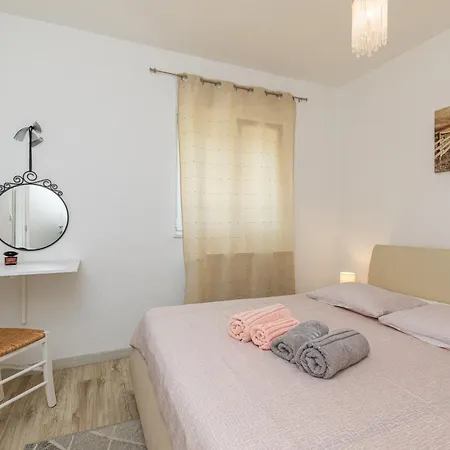 Curicta 1 *
